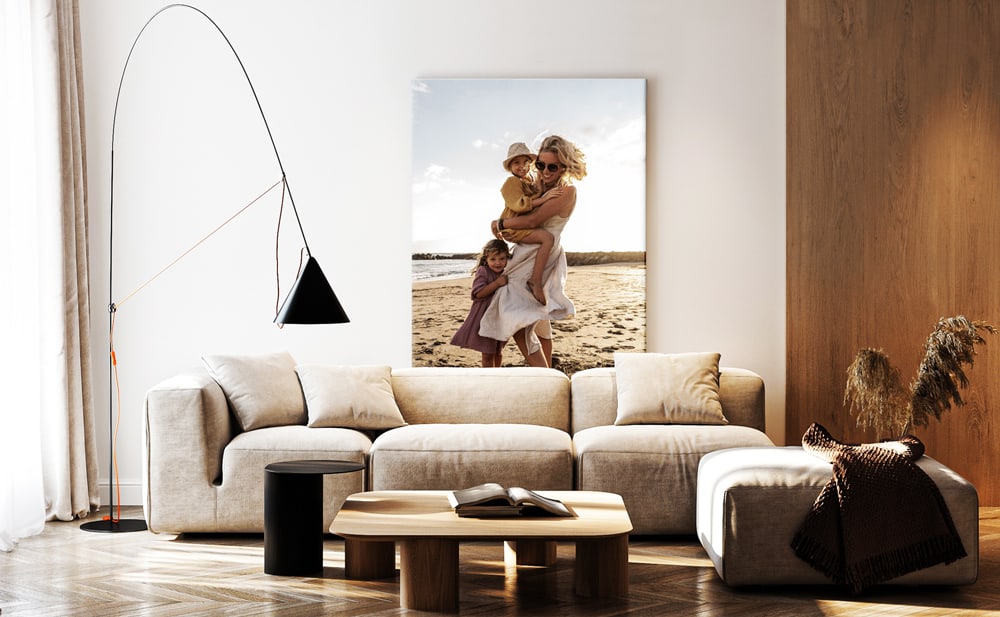 Große Fotoleinwand, die Ihr Motiv brillant zur Geltung bringt — ein warmer, zeitloser Blickfang für Ihr Zuhause.
